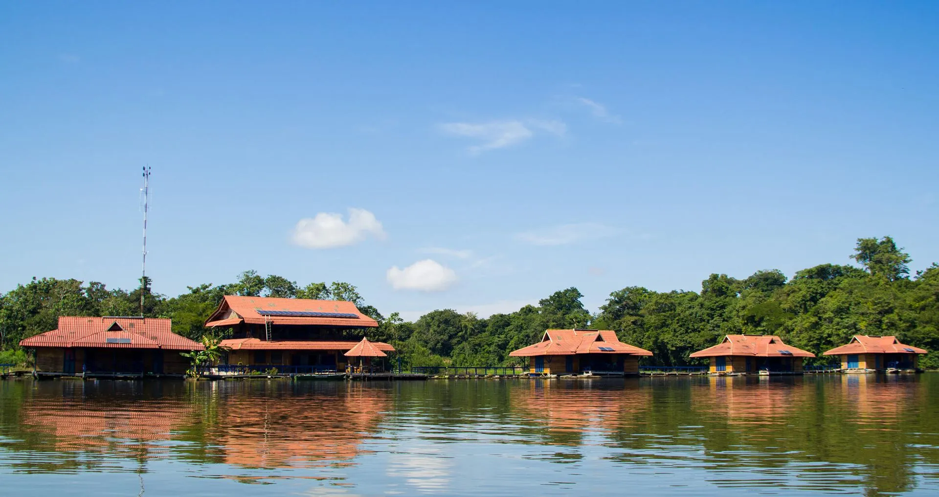 exterior of uakari lodge