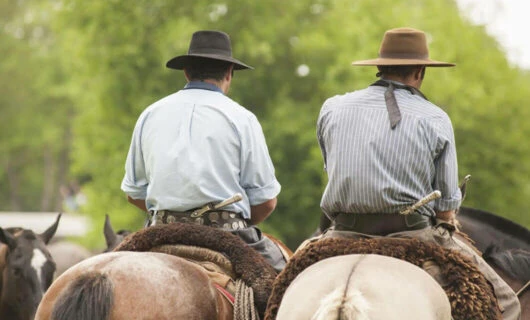 Estancia cowboys riding horses