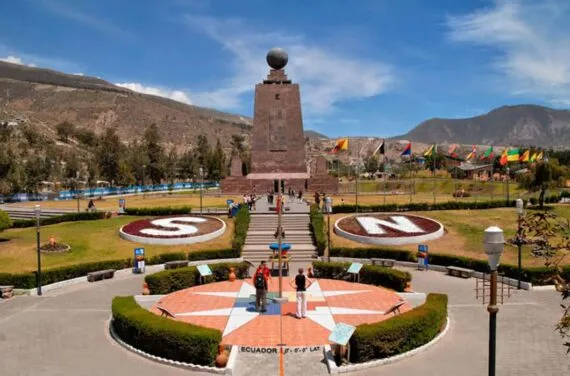 Ciudad Mitad del Mundo at equator