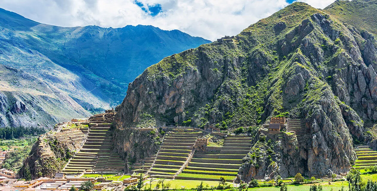 ollantaytambo ruins in peru