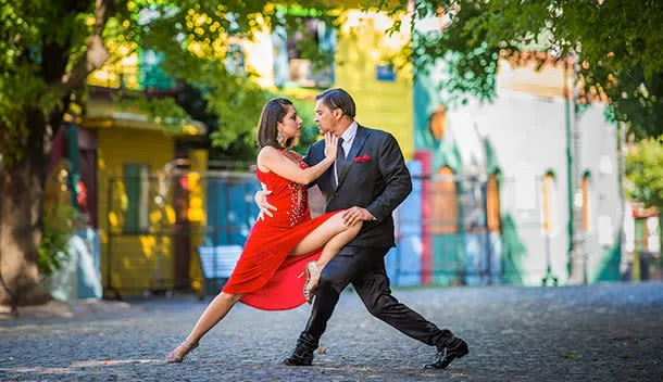 tango dancers in buenos aires
