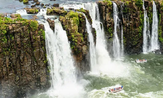 boats at iguazu falls