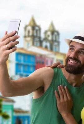 couple in salvador da bahia taking a selfie